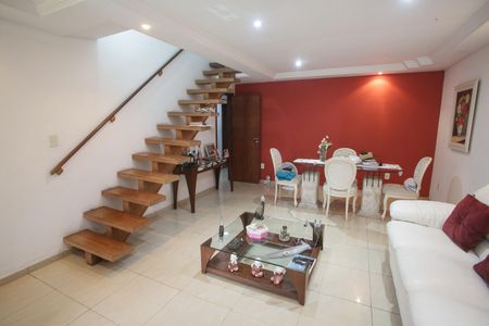 Casa de condomínio à venda com 220m², 5 quartos e 1 vagaSala