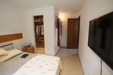 Casa de condomínio à venda com 220m², 5 quartos e 1 vagaSuíte