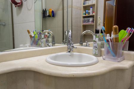 Casa de condomínio à venda com 108m², 2 quartos e 2 vagasBanheiro