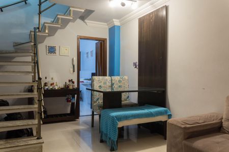 Casa de condomínio à venda com 108m², 2 quartos e 2 vagasSala