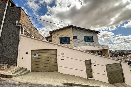 Casa à venda com 112m², 3 quartos e 1 vagaFachada