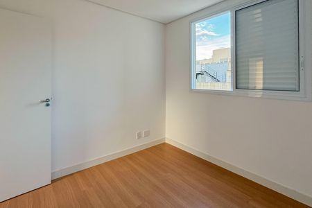 Apartamento à venda com 112m², 3 quartos e 3 vagas Apartamento à venda com 112m², 3 quartos e 3 vagasQuarto 2
