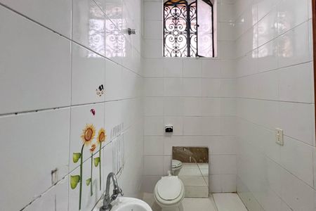 Casa à venda com 380m², 3 quartos e 2 vagasBanheiro Suíte 2