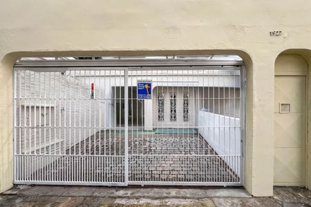 Casa à venda com 380m², 3 quartos e 2 vagasFachada + Placa