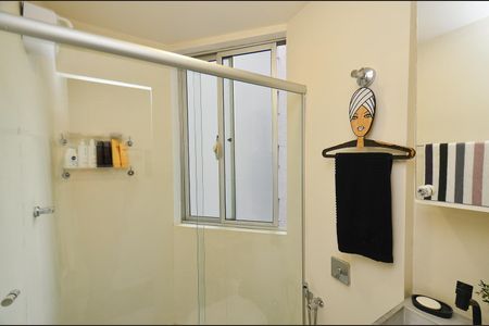 Apartamento à venda com 110m², 2 quartos e 4 vagasBanheiro suite