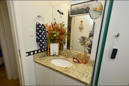 Apartamento à venda com 110m², 2 quartos e 4 vagasBanheiro social1