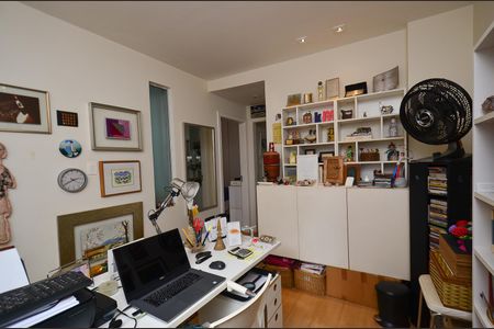 Apartamento à venda com 110m², 2 quartos e 4 vagasEscritorio