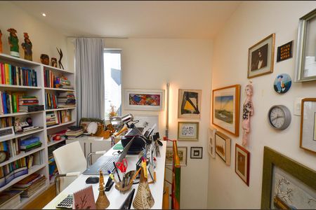 Apartamento à venda com 110m², 2 quartos e 4 vagasEscritorio