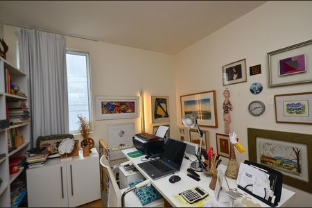 Apartamento à venda com 110m², 2 quartos e 4 vagasEscritorio