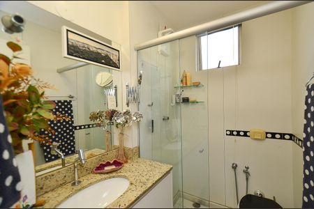 Apartamento à venda com 110m², 2 quartos e 4 vagasBanheiro social1