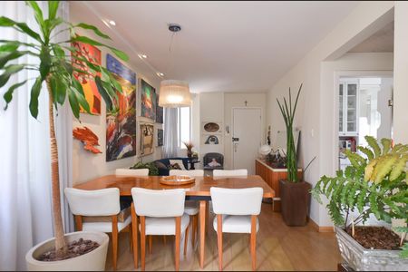 Apartamento à venda com 110m², 2 quartos e 4 vagasSala