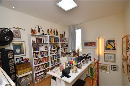 Apartamento à venda com 110m², 2 quartos e 4 vagasEscritorio