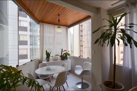 Apartamento à venda com 110m², 2 quartos e 4 vagasVaranda