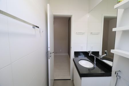 Casa de condomínio para alugar com 117m², 3 quartos e 2 vagasBanheiro do Quarto 1