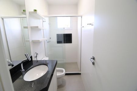 Casa de condomínio para alugar com 117m², 3 quartos e 2 vagasBanheiro do Quarto 1