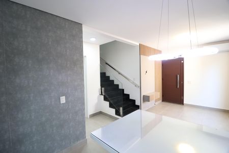 Casa de condomínio para alugar com 117m², 3 quartos e 2 vagasSala