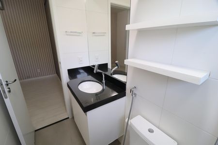Casa de condomínio para alugar com 117m², 3 quartos e 2 vagasBanheiro do Quarto 1