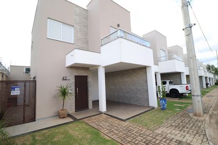 Casa de condomínio para alugar com 117m², 3 quartos e 2 vagasFachada
