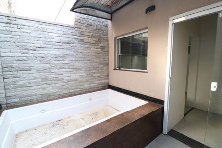 Casa de condomínio para alugar com 117m², 3 quartos e 2 vagasHidromassagem