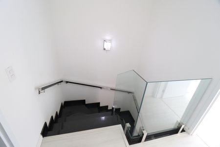 Casa de condomínio para alugar com 117m², 3 quartos e 2 vagasEscada