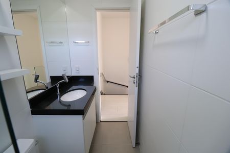 Casa de condomínio para alugar com 117m², 3 quartos e 2 vagasBanheiro Social