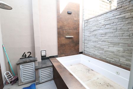 Casa de condomínio para alugar com 117m², 3 quartos e 2 vagasHidromassagem