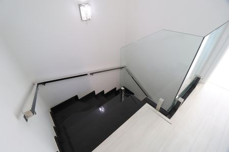 Casa de condomínio para alugar com 117m², 3 quartos e 2 vagasEscada