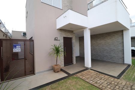 Casa de condomínio para alugar com 117m², 3 quartos e 2 vagasFachada