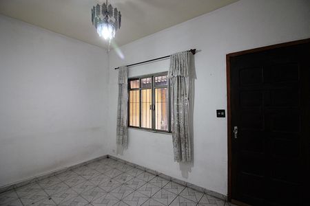 Casa à venda com 250m², 2 quartos e 2 vagasSala