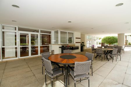 Apartamento à venda com 113m², 2 quartos e 2 vagas Apartamento à venda com 113m², 2 quartos e 2 vagasÁrea Comum - Churrasqueira