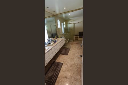 Casa à venda com 1200m², 3 quartos e 8 vagas Casa à venda com 1200m², 3 quartos e 8 vagasBanheiro da Suíte 3