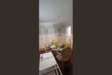 Casa à venda com 1200m², 3 quartos e 8 vagas Casa à venda com 1200m², 3 quartos e 8 vagasCopa