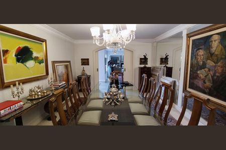 Casa à venda com 1200m², 3 quartos e 8 vagas Casa à venda com 1200m², 3 quartos e 8 vagasSala de Jantar