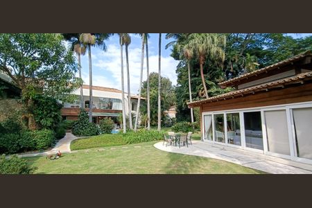 Casa à venda com 1200m², 3 quartos e 8 vagas Casa à venda com 1200m², 3 quartos e 8 vagasÁrea comum