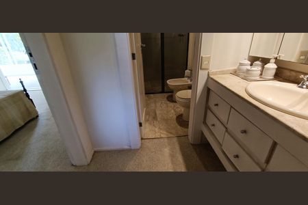 Casa à venda com 1200m², 3 quartos e 8 vagas Casa à venda com 1200m², 3 quartos e 8 vagasBanheiro da Suíte 3