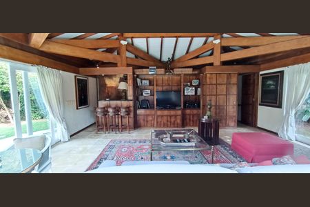 Casa à venda com 1200m², 3 quartos e 8 vagas Casa à venda com 1200m², 3 quartos e 8 vagasÁrea comum