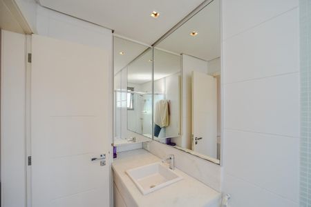 Apartamento à venda com 161m², 3 quartos e 3 vagasBanheiro da Suíte 2