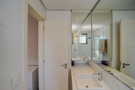 Apartamento à venda com 161m², 3 quartos e 3 vagasBanheiro da Suíte 2