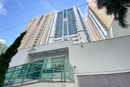 Apartamento à venda com 77m², 3 quartos e 1 vaga Apartamento à venda com 77m², 3 quartos e 1 vagaFachada