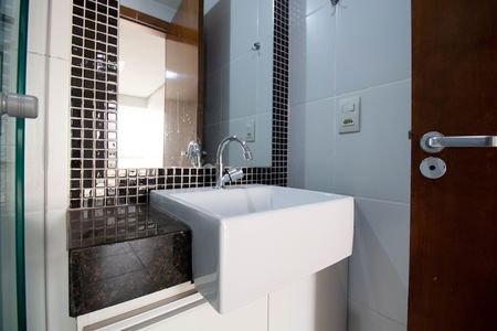 Apartamento à venda com 77m², 3 quartos e 1 vaga Apartamento à venda com 77m², 3 quartos e 1 vagaBanheiro da Suíte 2