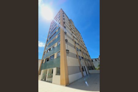 Apartamento para alugar com 76m², 2 quartos e 2 vagas Apartamento para alugar com 76m², 2 quartos e 2 vagasFachada