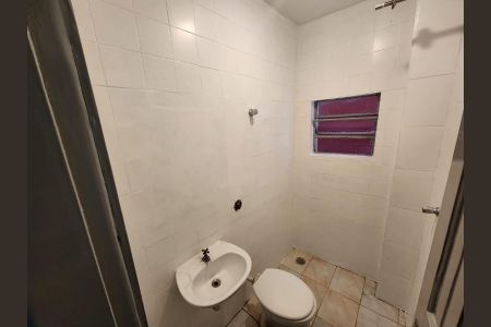 Casa para alugar com 40m², 1 quarto e sem vaga Casa para alugar com 40m², 1 quarto e sem vagaBanheiro