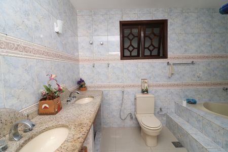 Casa à venda com 204m², 4 quartos e 1 vagaBanheiro 3