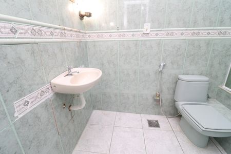 Casa à venda com 204m², 4 quartos e 1 vagaBanheiro 4