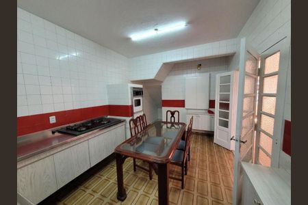 Casa à venda com 240m², 4 quartos e 5 vagas