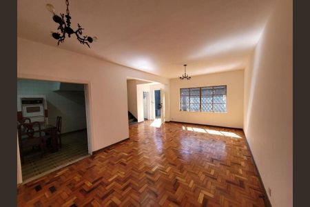 Casa à venda com 240m², 4 quartos e 5 vagas