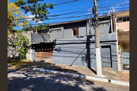 Casa à venda com 240m², 4 quartos e 5 vagas