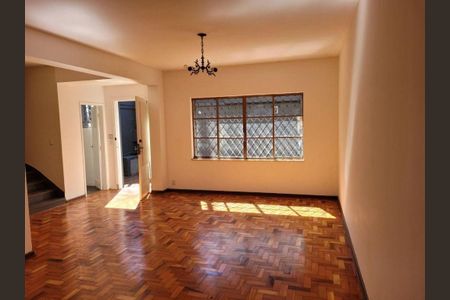 Casa à venda com 240m², 4 quartos e 5 vagas