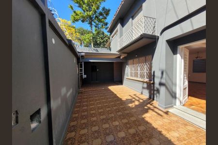 Casa à venda com 240m², 4 quartos e 5 vagas