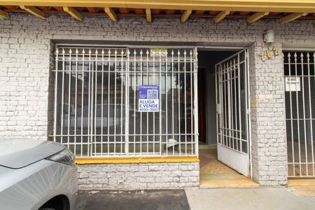 Casa para alugar com 160m², 3 quartos e 1 vaga Casa para alugar com 160m², 3 quartos e 1 vagaFachada